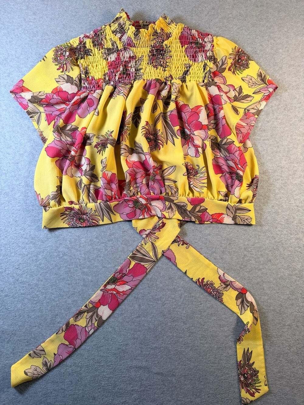 Womens Yellow Floral Short Sleeve Smocked Crop Top with Tie Front Size XL